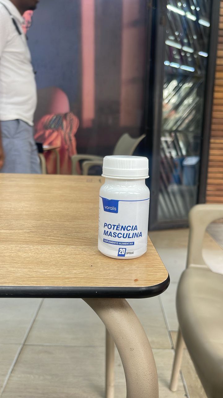 Voralis Potência Masculina sur une table – Photo réelle